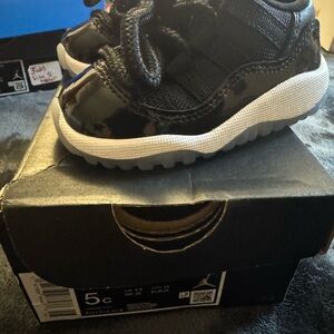 Jordan Black and White Sneakers Athletic Design